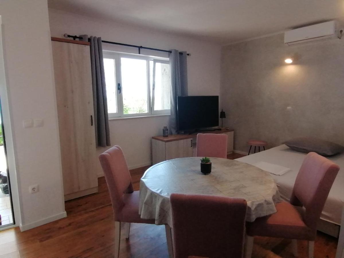 Apartmani Mares - 20 M From The Beach Brela Oda fotoğraf