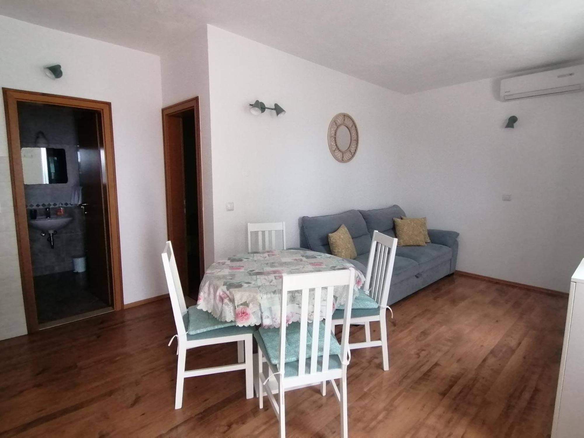 Apartmani Mares - 20 M From The Beach Brela Oda fotoğraf